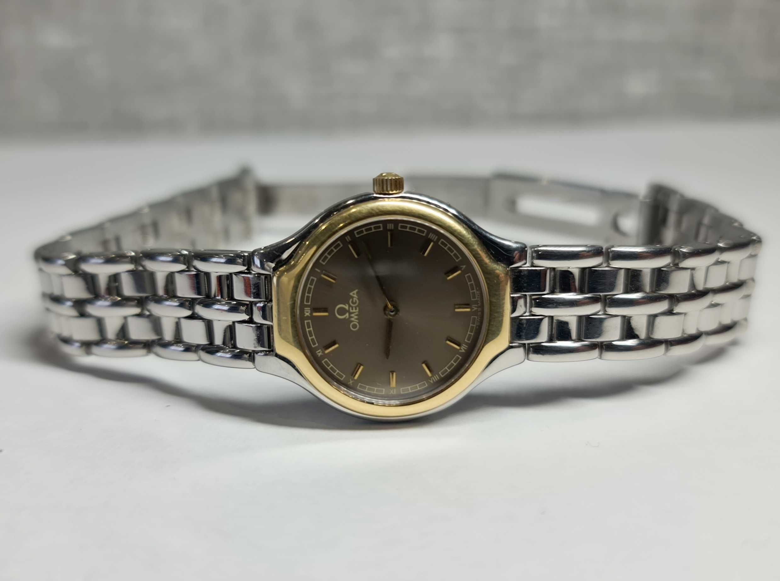 Жіночий годинник часы Omega De Ville Symbol Gold 18k Bezel