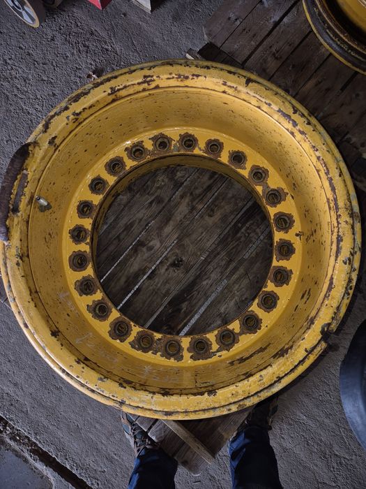 Felga 25 cali, 24 otwory, ładowarka kołowa case - części