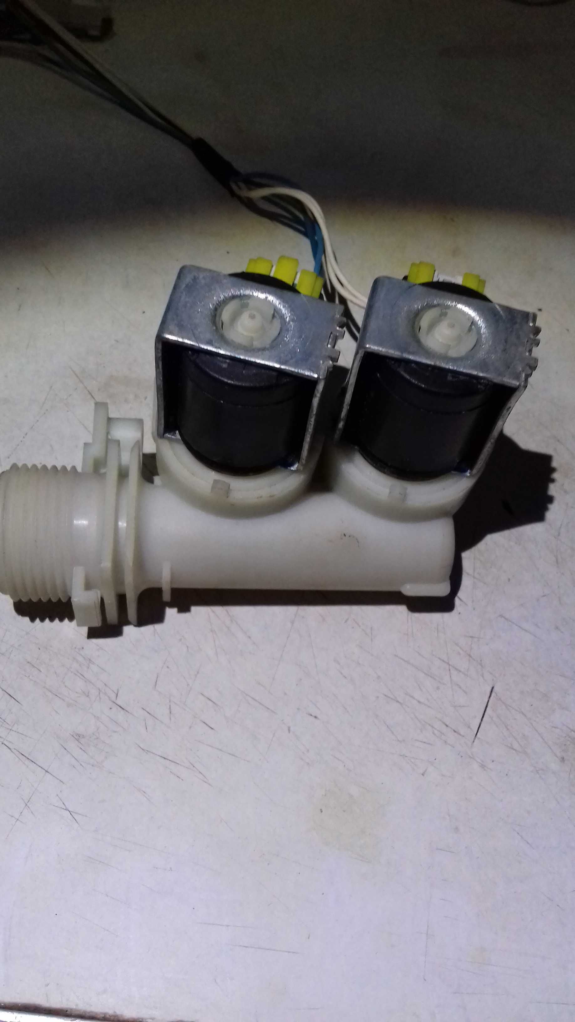 Клапана подачи воды Ariston AVL 109