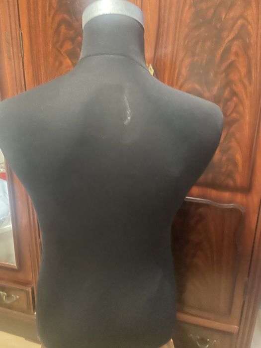 Busto preto homem