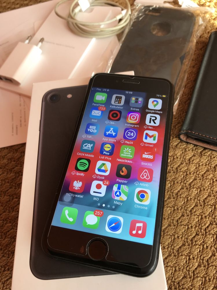 Apple iPhone 7 (32 GB)