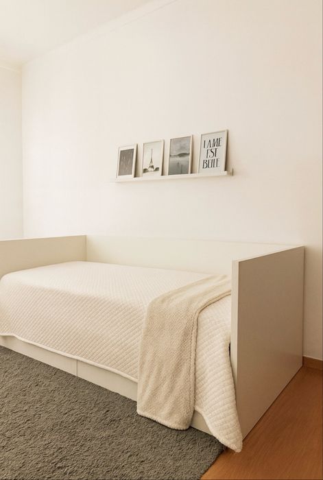 Cama de solteiro com arrumação integrada