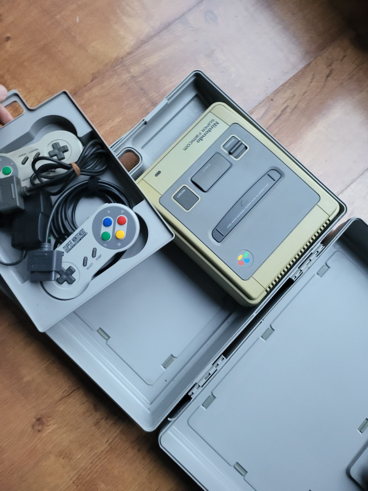 Super Famicom z Walizka unikat