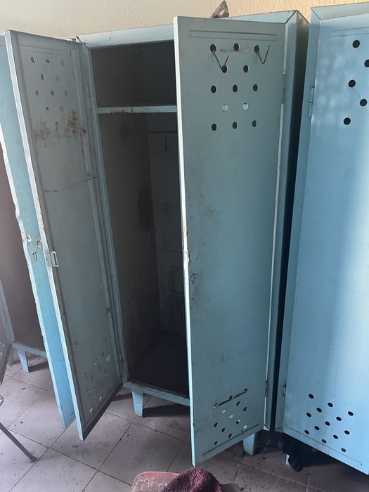 Шафа металева для одягу шкаф