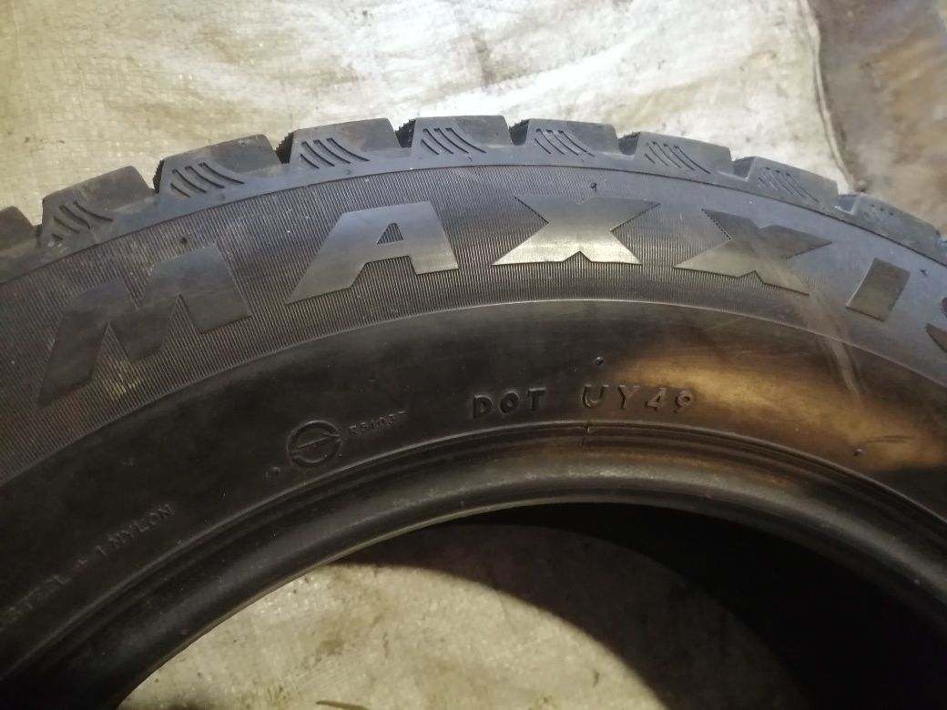 Авто шина MAXXIS 215/60R16 розпаровка.