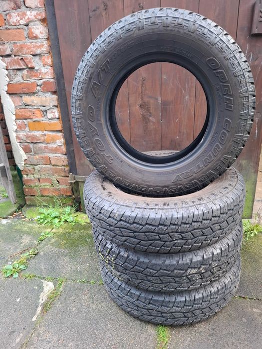 Komplet opon letnich Toyo A/T Plus Open Country 195/80R15