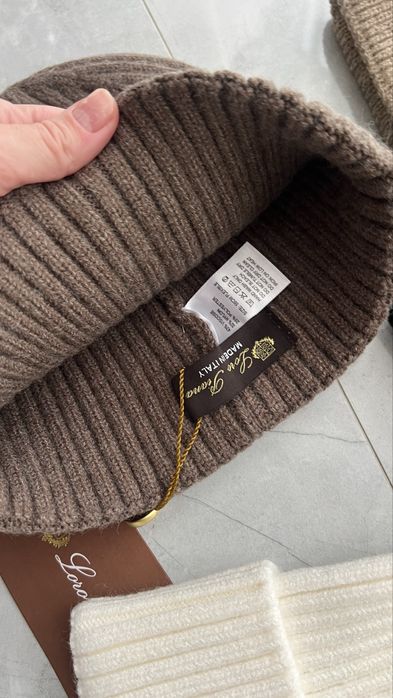 Шапки жіночі ,уточнюйте ціну щодо кожноі окремо