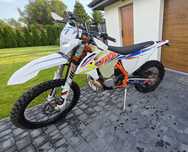 KTM 250 TPI Six Days 2T, dużo dodatków