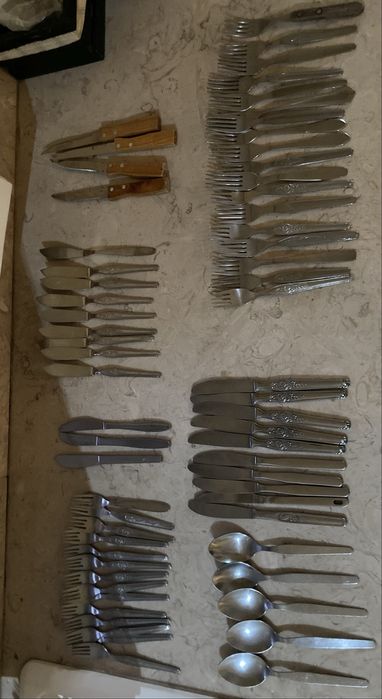 Talheres vários de inox- (total 63) - preço 20 euros