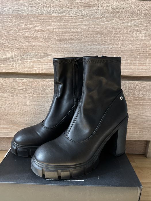 Ботинки женские на осень Guess
