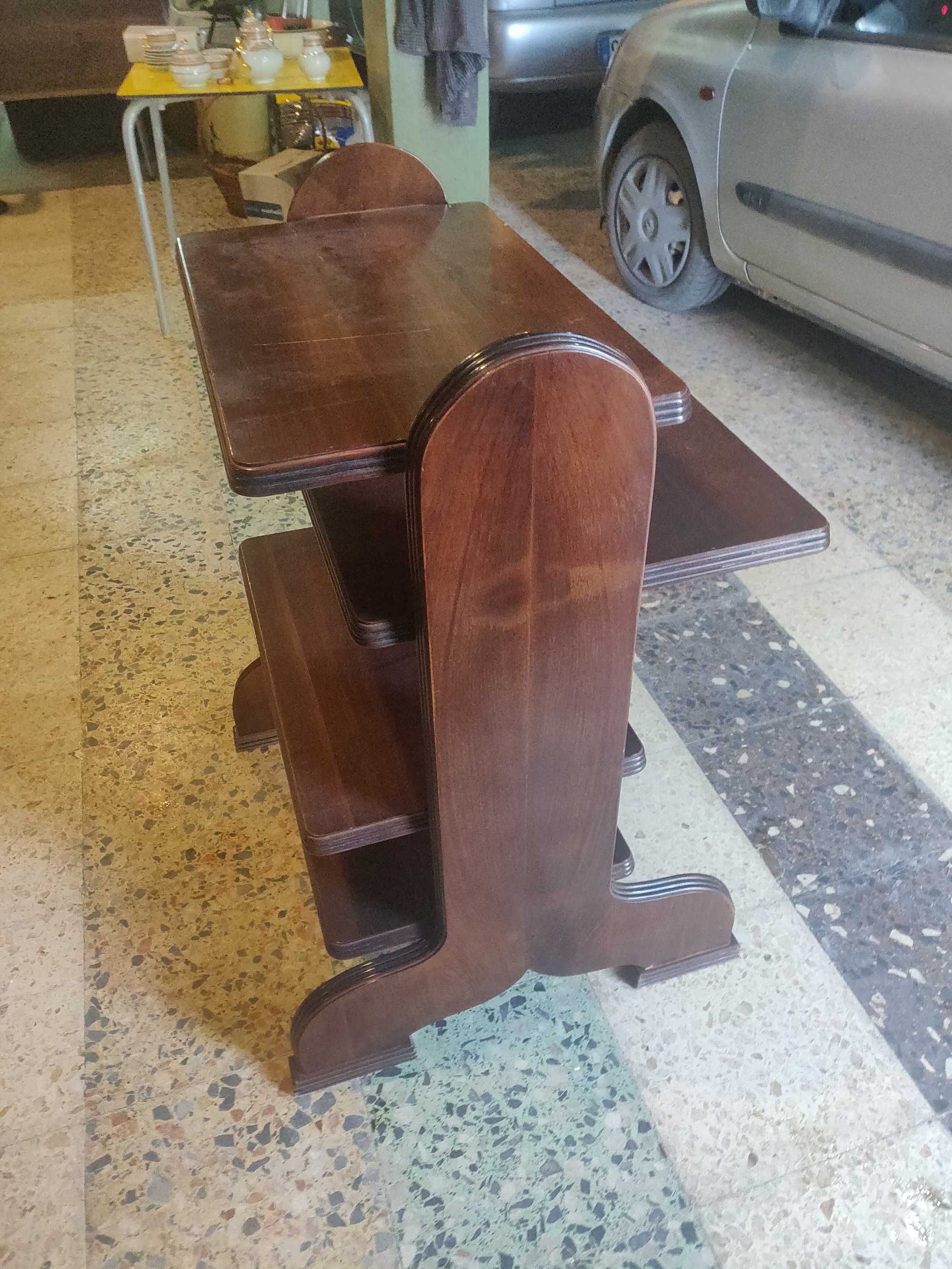 Estante em madeira maciça