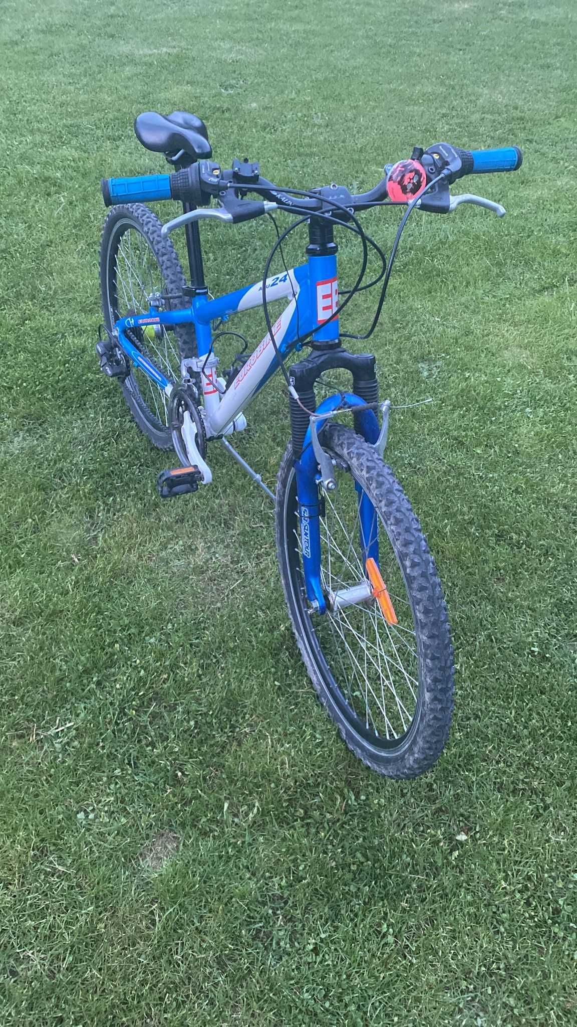 Sprzedam rower młodzieżowy EUROBIKE ALU24 - 24 cale. Niebiesko-biały
