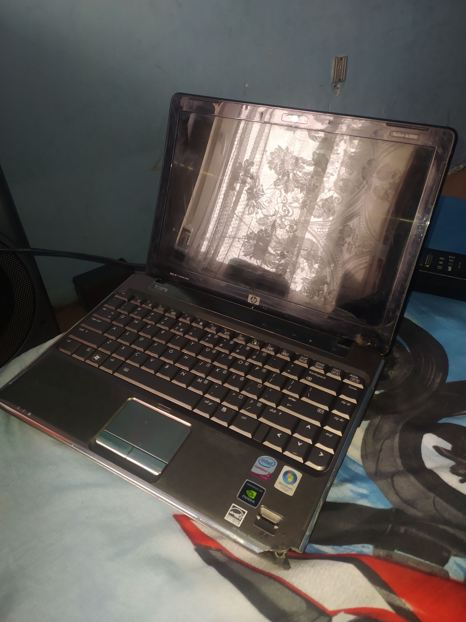 Laptop HP Pavilion dv3000 uszkodzony