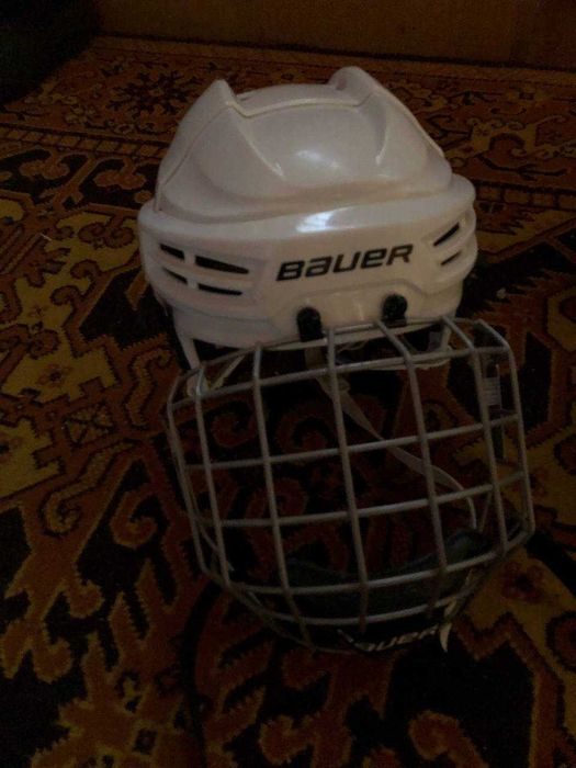 Шлем BAUER хоккейный детский, шорты, наколенники, перчатки и клюшка