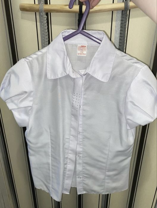 Biała bluzka z kołnierzykiem