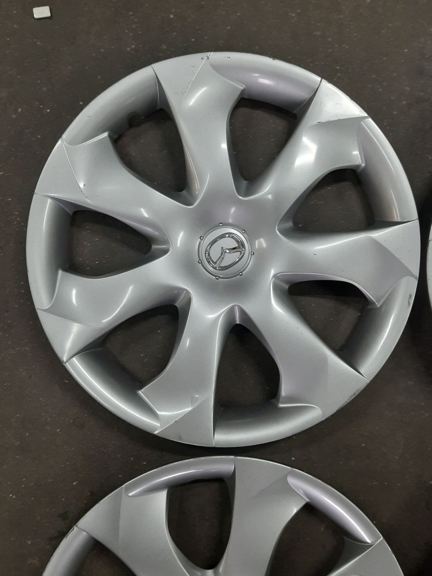 (12) Kołpaki 16" - Mazda