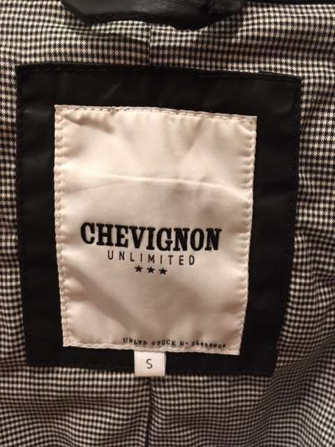 Blusão preto impermeável Chevignon - novo preço