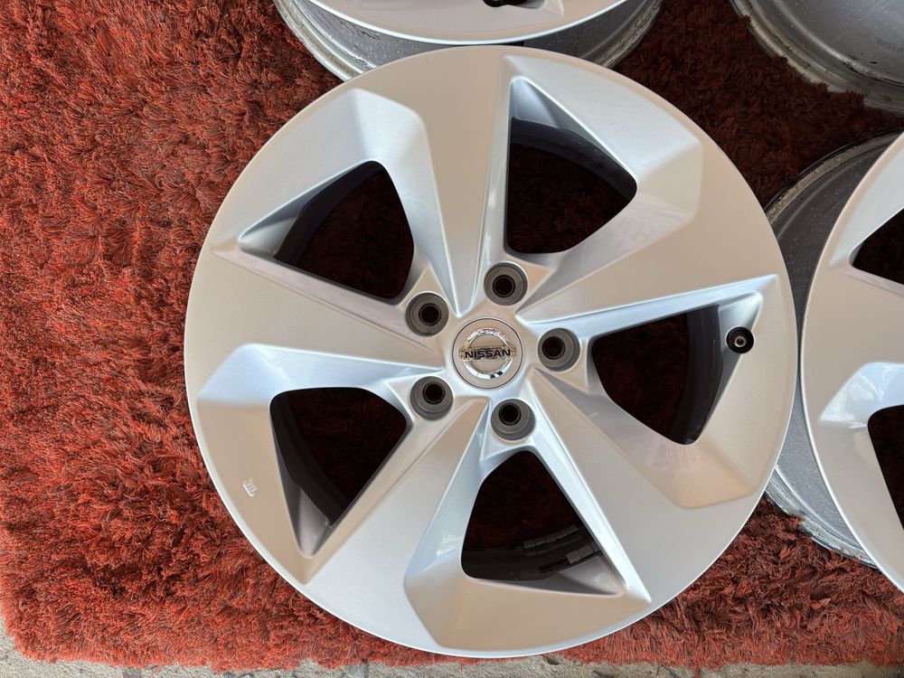 Original Nissan Juke Rogue X-trail Leaf Renault MeganScenikR17 5x114,3
