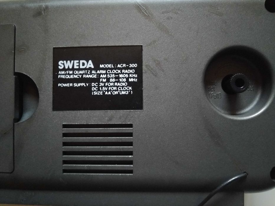Relógio/Despertador com rádio Sweda