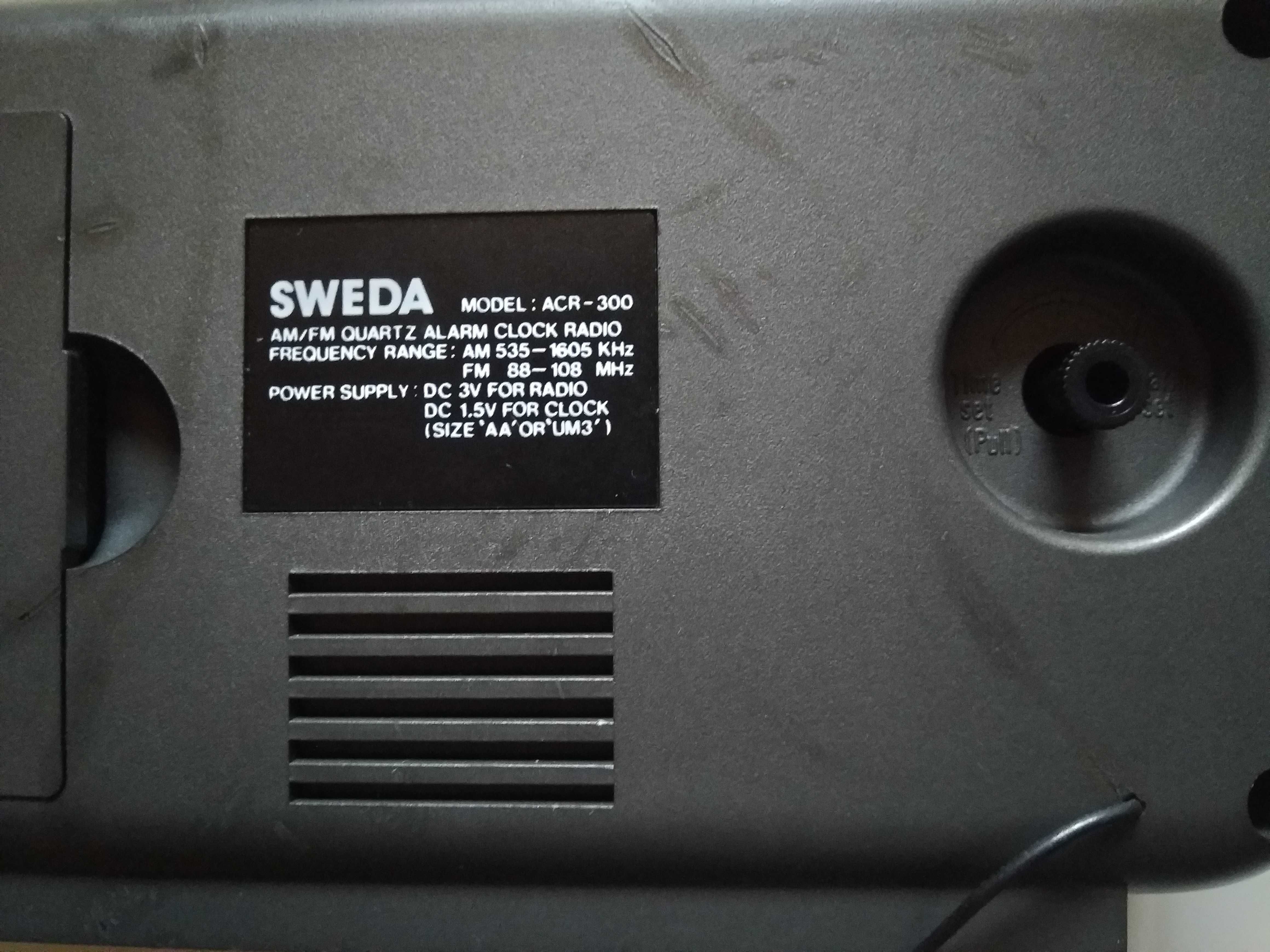 Relógio/Despertador com rádio Sweda