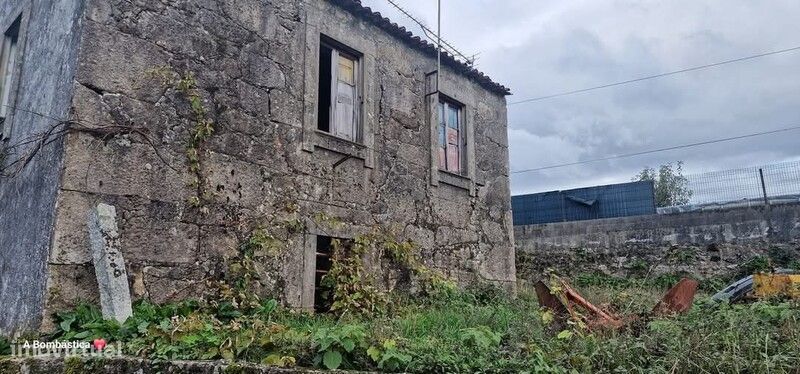 Terreno com Ruína para construção em Escariz