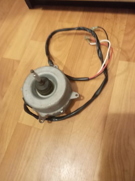 Двигатель  43т21319 наружного блока Toshiba  ras-13 ukpx HF-240-42 Au