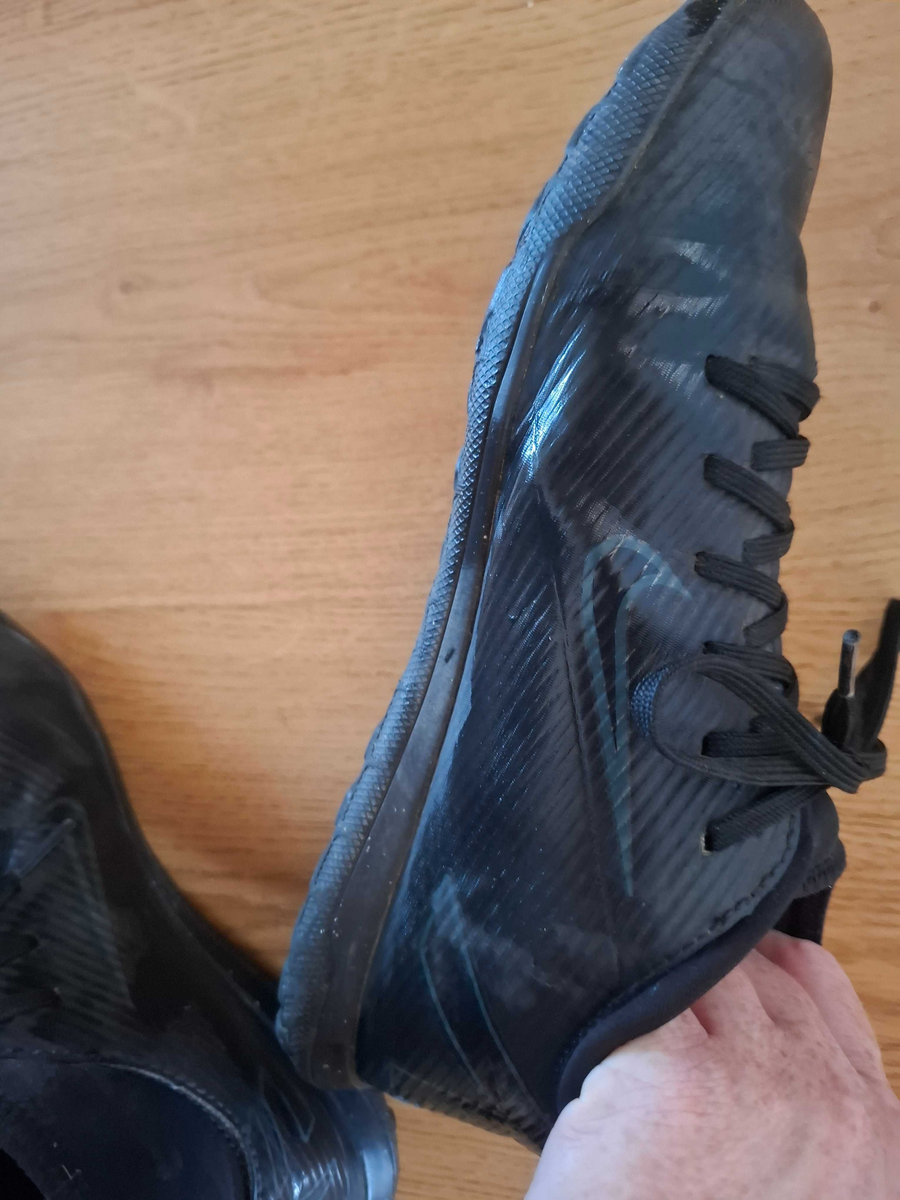 Buty NIKE do piłki nożnej