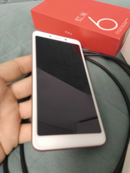 Телефон Xiaomi Redmi 6 память 3/32