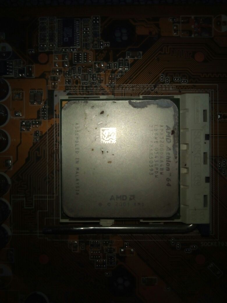 Материнская плата Asus A8N-VM с процессом AMD Athlon