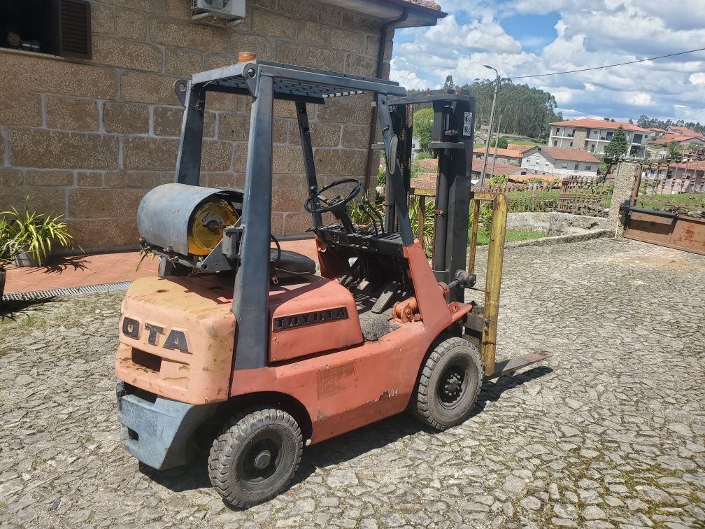 Empilhador TOYOTA