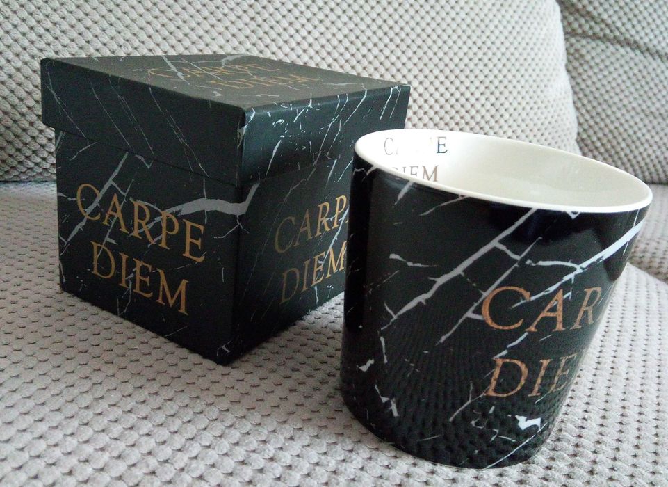 Carpe Diem duży kubek czarny marmur złoto 400ml