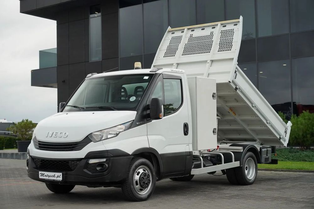 Iveco DAILY 35-140 / WYWROTKA TYLNOZSYPOWA / BLIŹNIAK / SKRZYNIA NARZĘDZIOWA / HAK / MANUAL / 3 OSOBOWY / SPROWADZONY / PO KONTRAKCIE SERWISOWYM
