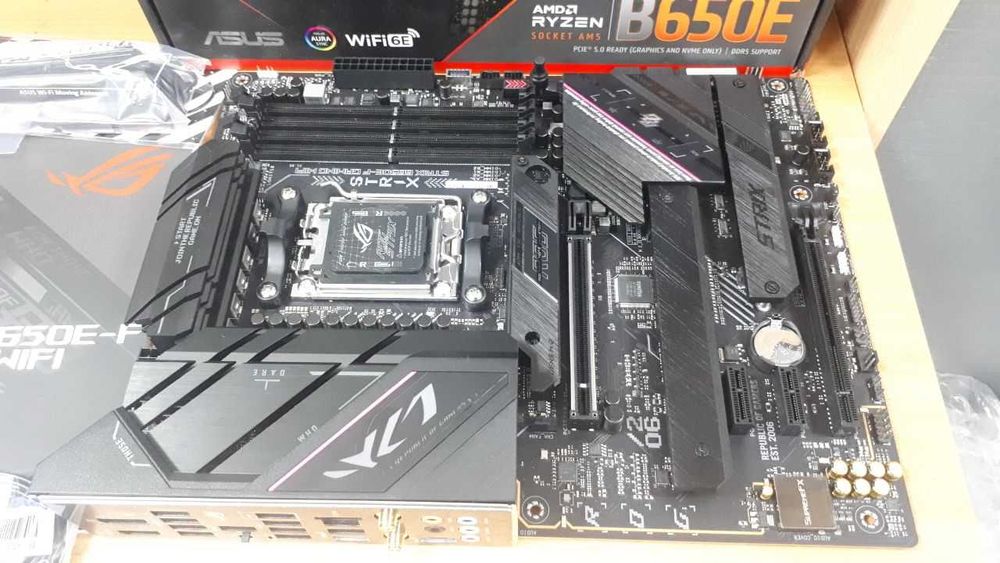 Материнська плата ASUS ROG Strix B650E-F Gaming WiFi