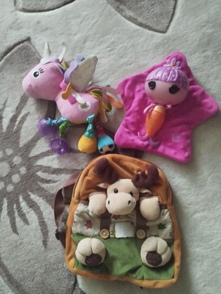 Мягкие игрушки ,детские рукзачки      .
