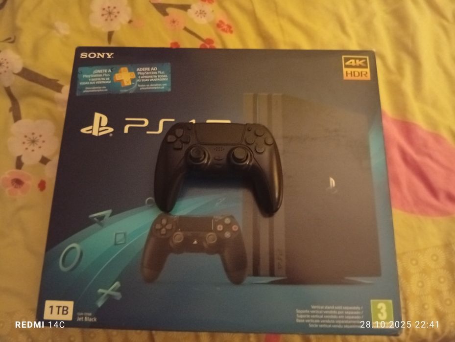 Ps4 pro usada bom estado.