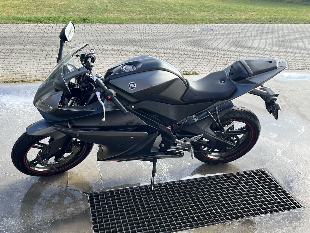 Yamaha YZF R125.