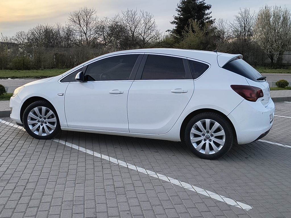 Opel Astra J (Опель Астра)