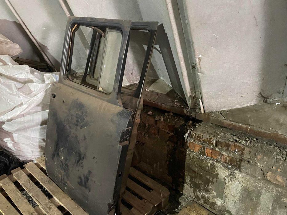 Продам двері Зил 130-131-133 (права,ліва).