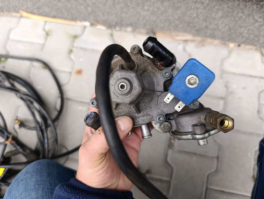 Продам Б/у газову установку 4-покоління.