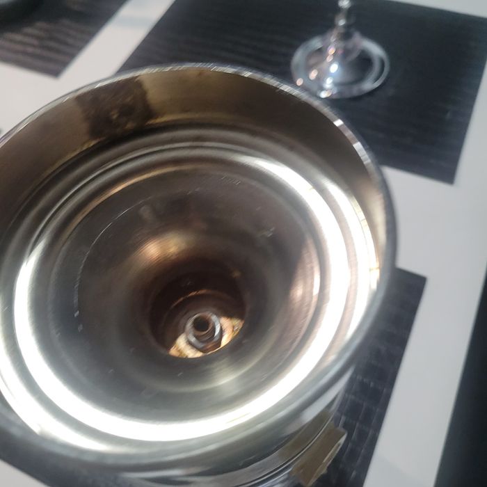 Pojemnik wysoki szklo plus metal dystrybutor do napoi