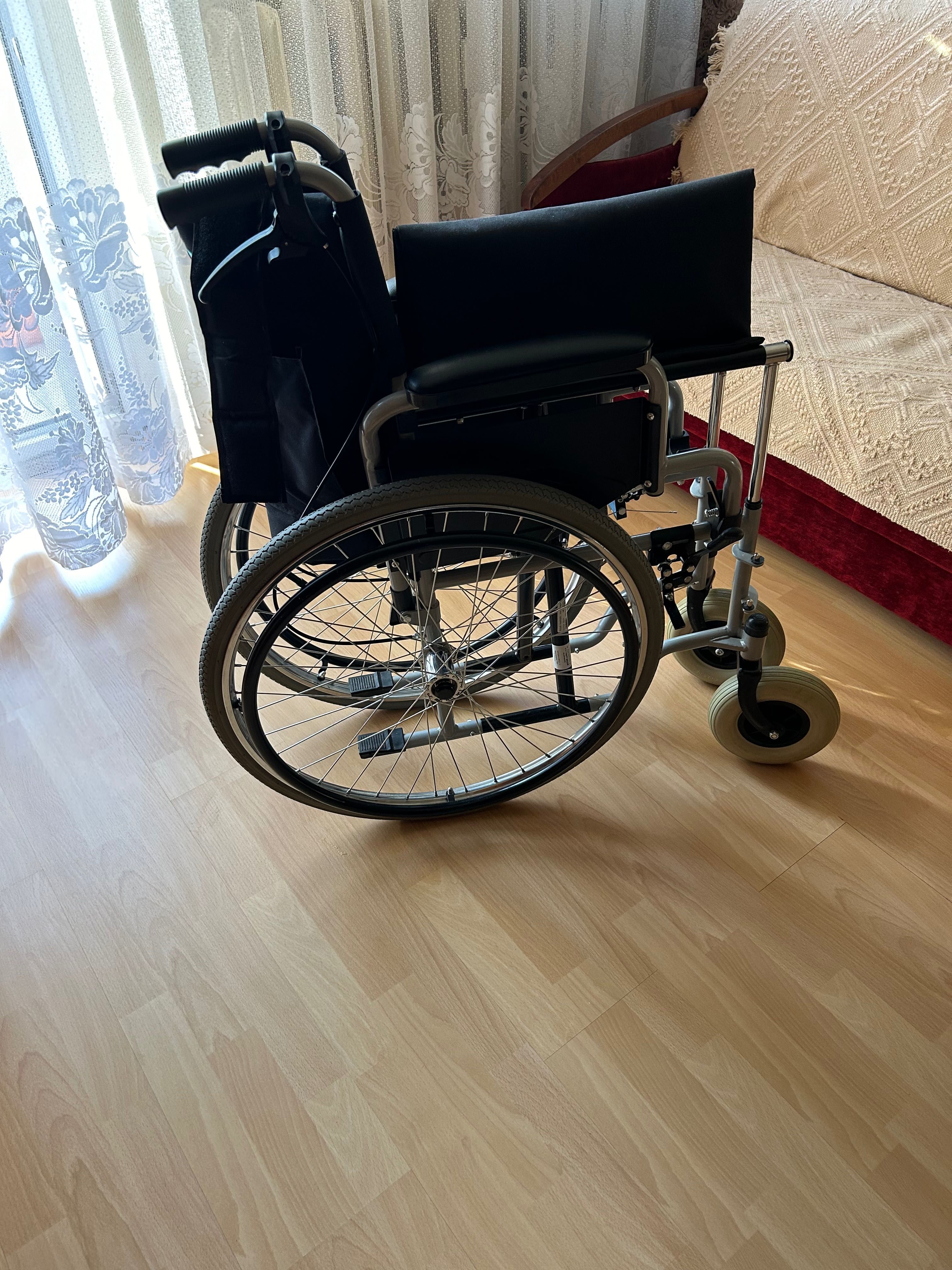 Wózek inwalidzki - stalowy - składany - prawie nowy