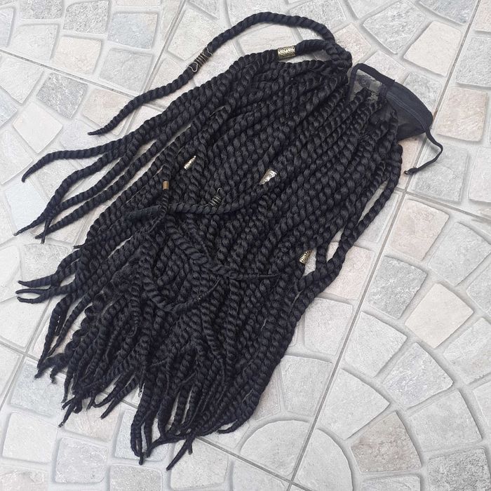 Канеколон,дреды,накладные волосы.