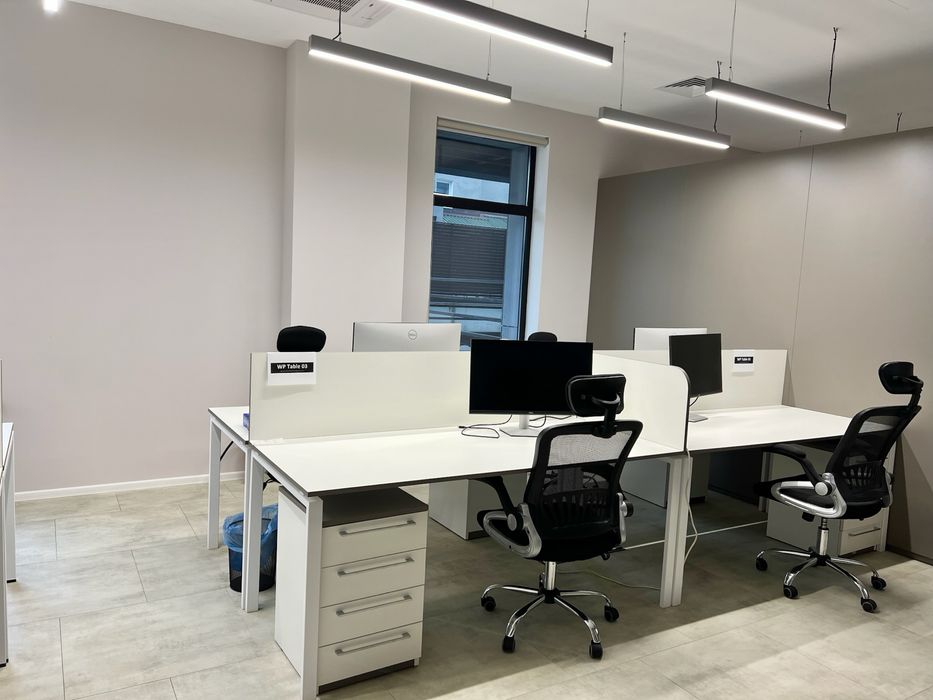 Сучасний Офіс 350 (м2) на Пасічній, Власник