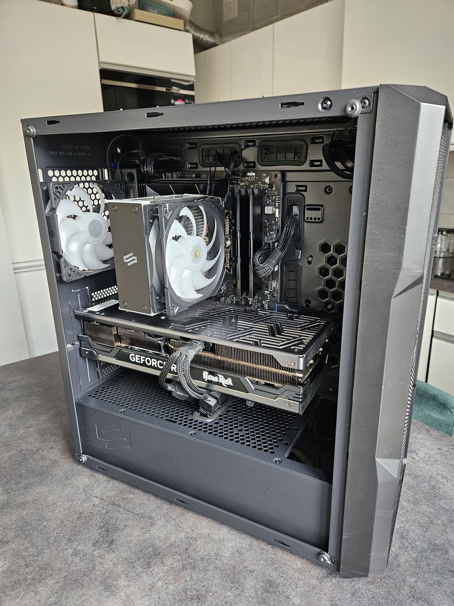 Komputer stacjonarny rtx 4090 amd ryzen 7 5800x3d