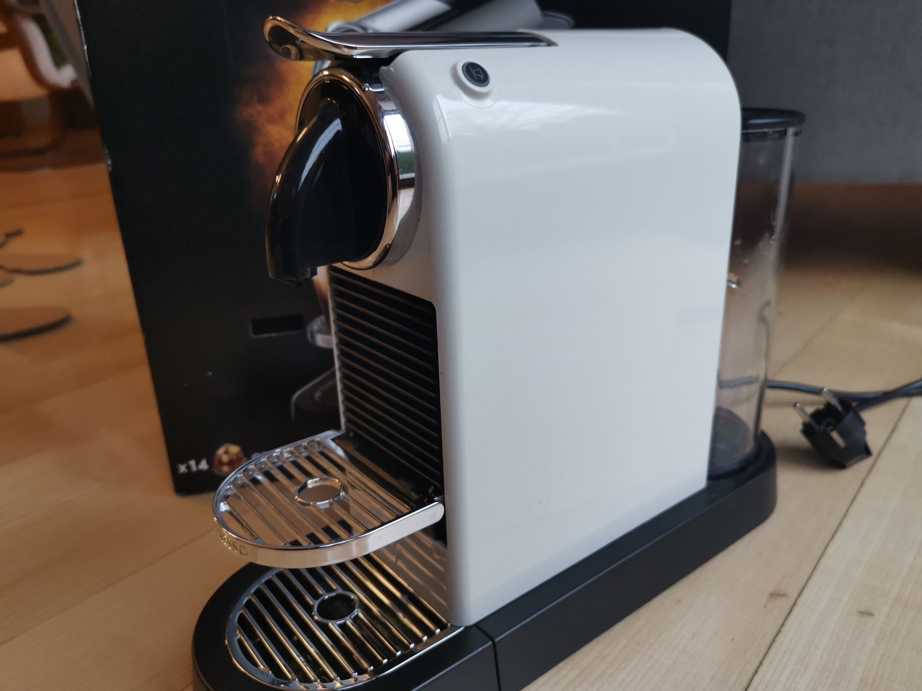 Ekspres do kawy na kapsułki Nespresso