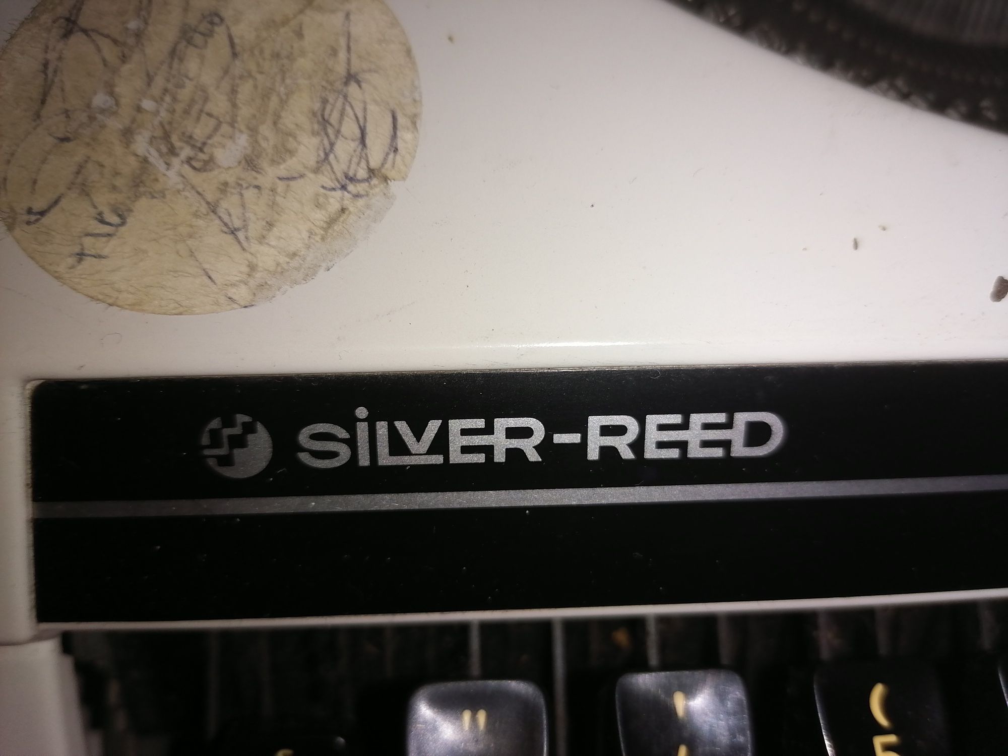 Máquina de escrever portátil vintage Silver Reed Silverette II