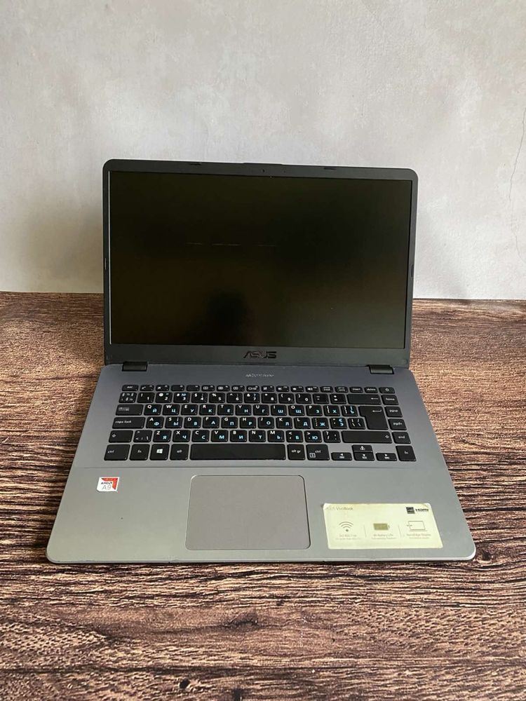 Шустрий Ноутбук Asus R504B,AMD-A9,озу-8гб,ssd128gb