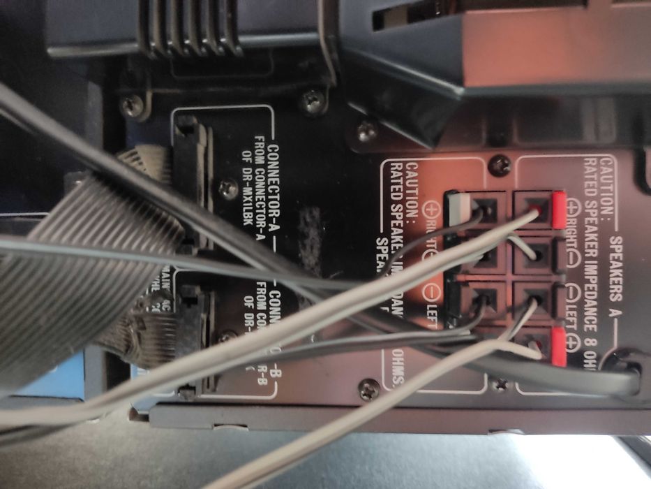 Wieża muzyczna j v c z głośnikami