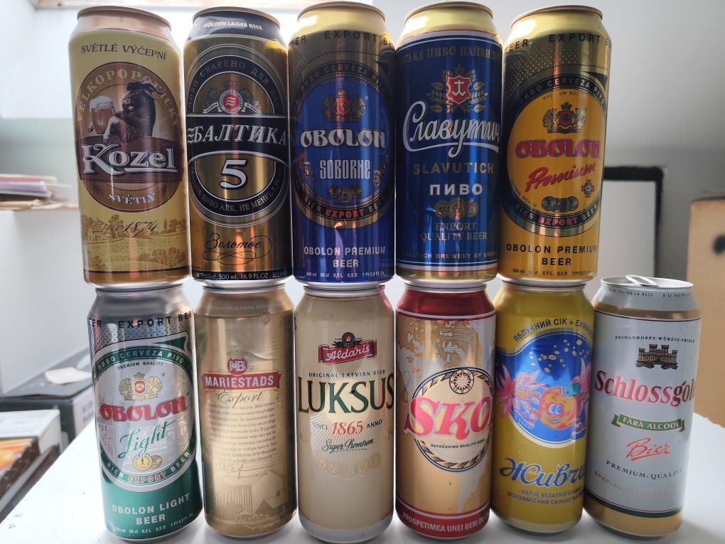 Latas de cerveja.
