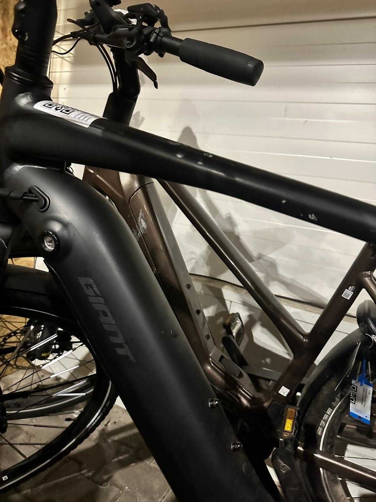 Rower elektryczny GIANT Explore E+ 1 Rozmiar XL Koła 29 Przebieg1400km